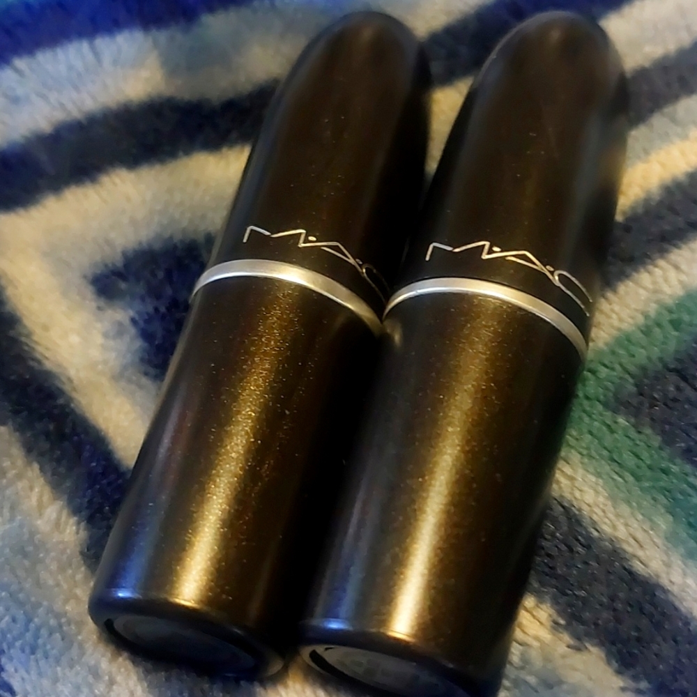 2 nude Mac lipsticks yash and kinda sexy